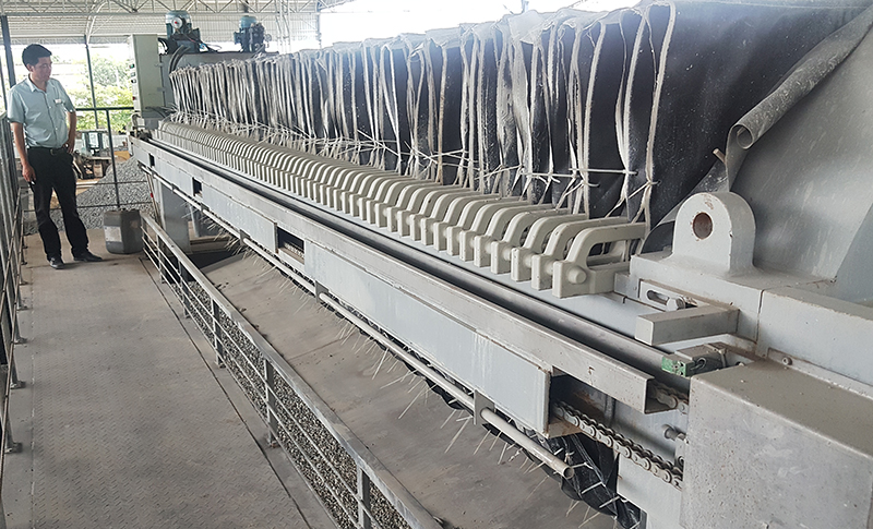 壓濾機設備進行過濾時如何降低濾餅的含水率