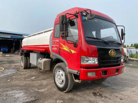城市動脈 南京流動加油車與水泥車，服務與建設并行